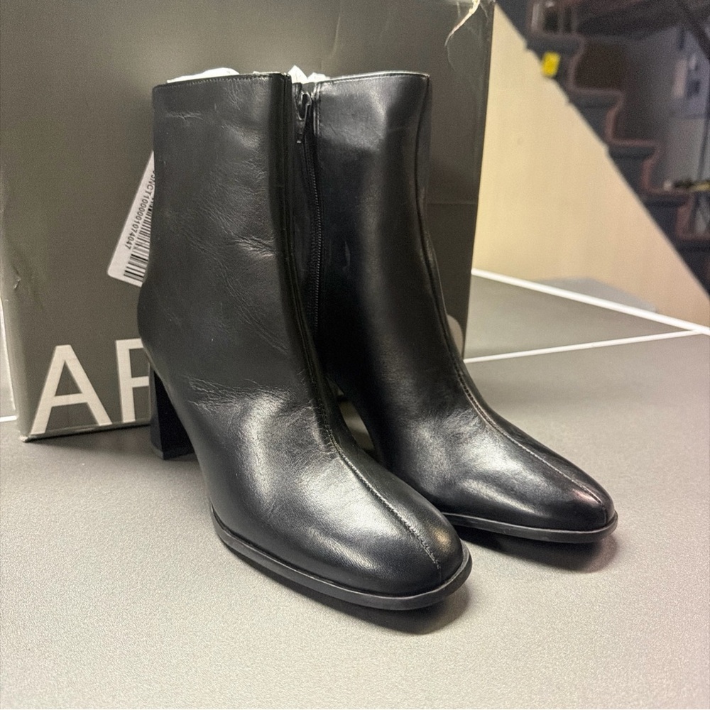 Arezzo Rebecca Black Leather Ankle Boots Block Heel Size 9B Made‎ in Brazil $129